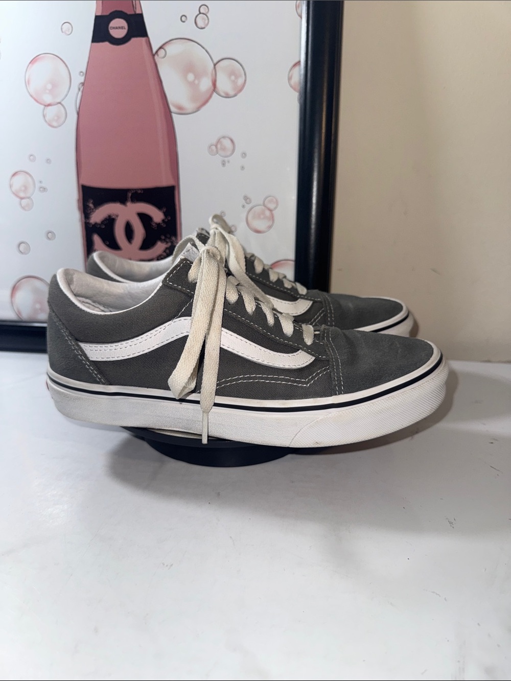Vans Unisex Low Top Gray/White Sneakers - Women’s 7/Men 5.5